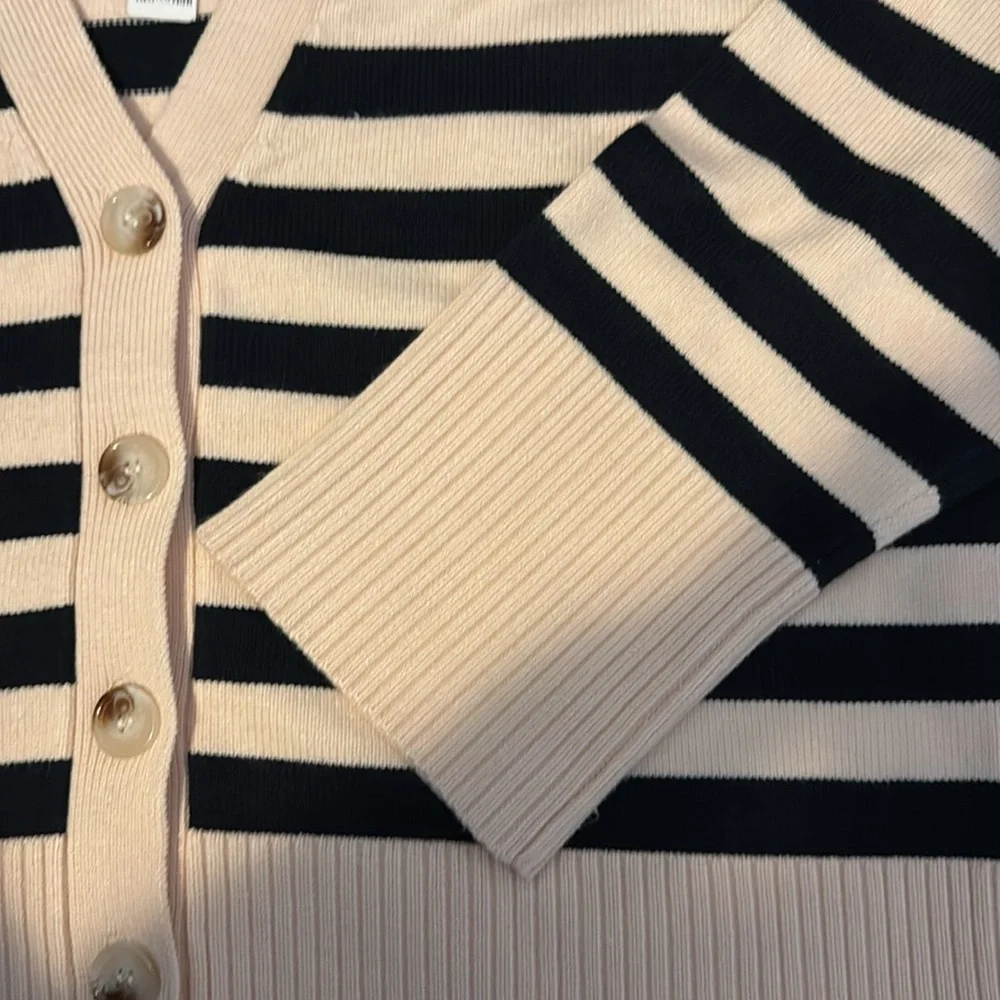 NWT Entro M oversized black & cream striped cardigan. - Picture 2 of 5